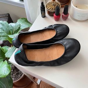 Black Tieks Flats